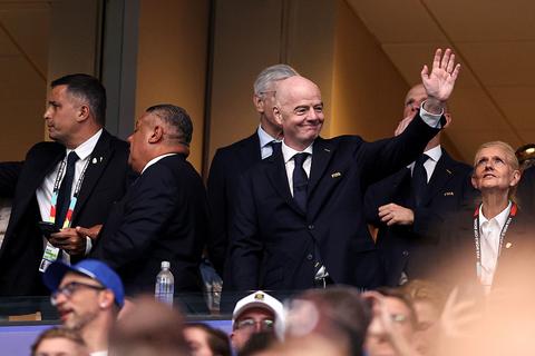 NOS-commentator gaat viraal met bizarre opmerking over Gianni Infantino tijdens halve finale op WK voetbal