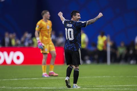 Opvallende bidon van Engelse keeper zorgt voor hilariteit bij Argentijnen tijdens halve finale WK voetbal