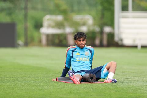 Lamine Yamal (19) domineert Spaanse sportkranten na medisch nieuws vlak voor finale WK