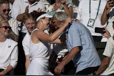 Vader van verrassende Wimbledon-winnares (21) deelt details van loodzwaar leven: 'Krijg er de rillingen van'