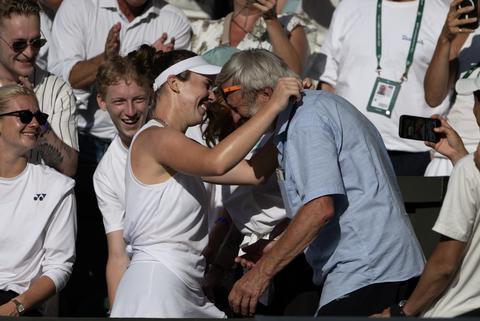 Vader van verrassende Wimbledon-winnares (21) deelt details van loodzwaar leven: 'Krijg er de rillingen van'