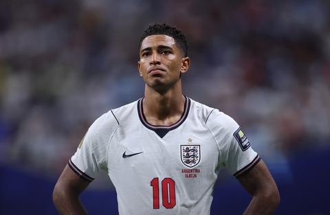 Engeland-speler Jude Bellingham zoekt troost bij populaire vriendin na deceptie op WK