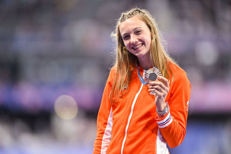 Femke Bol onthult aan wie ze denkt na gouden race: 'Dat geeft een soort superkracht'