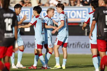 Feyenoord mazzelt dankzij onbegrijpelijke misser in derby tegen Excelsior