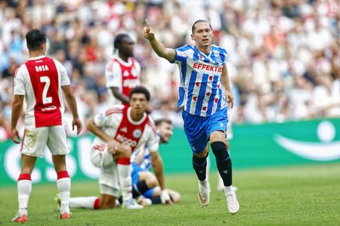 Ajax maakt dezelfde fout als Feyenoord op knotsgekke dag in Eredivisie