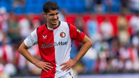 Valentijn Driessen zorgt voor cynisme bij Feyenoord-coach Giovanni van Bronckhorst: 'Doet Van Persie dat nóg slechter?'
