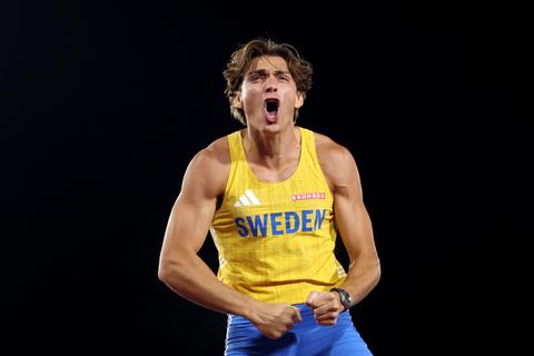 Armand Duplantis onder druk op EK atletiek, maar wereldster blijft ijzersterk