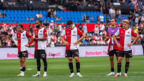 Feyenoord zoekt verklaring voor groot verval: 'Uur lang helemaal niks aan de hand'