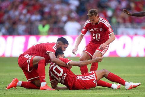 Akelige beelden bij Bayern München: topvoetballer Ismael Saibari (ex-PSV) grijpt razendsnel in
