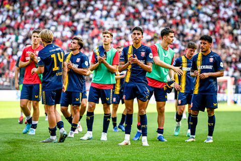 Drama op Twente-training: aanvaller loopt gebroken scheenbeen op en staat maanden aan de kant