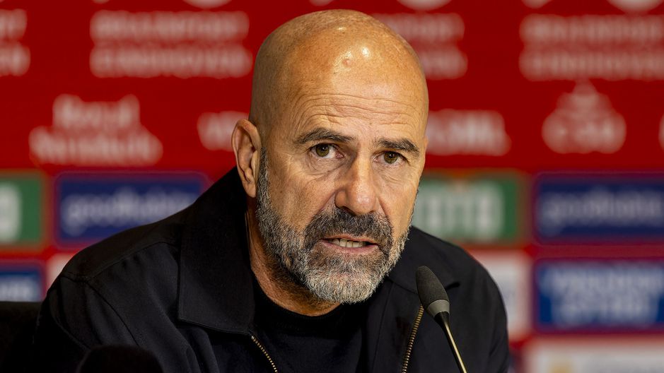 PSV-trainer Peter Bosz voelt mee met Ajax-collega Francesco Farioli: 'Ik denk dat hij dat nu ook niet kan'