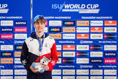 Piepjonge schaatser zorgt met officieus wereldrecord voor verbazing in Thialf: 'Was niet eens de bedoeling'