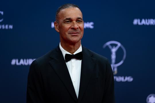 Voetbalicoon Ruud Gullit straalt met kleindochter in ontroerende beelden