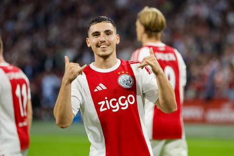 Waarom Ajax en FC Twente heel lang moeten wachten op hun eerste duel in de Conference League