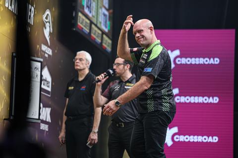 Titelverdediger Michael van Gerwen de dupe van 'knulligheid' na afmelding: 'Zo hoort het niet te werken'