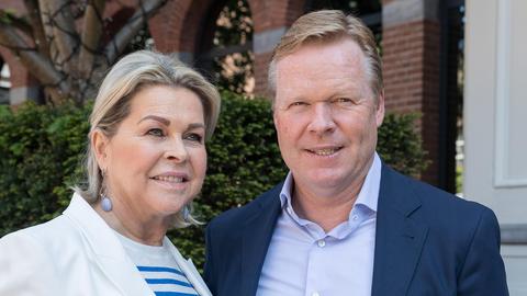 Bondscoach Xavi en Virgil van Dijk reageren op eerbetoon voor Bartina Koeman: 'Het valt mij heel zwaar'