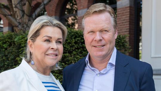 Indrukwekkend eerbetoon voor Bartina Koeman bij Nederland - Duitsland