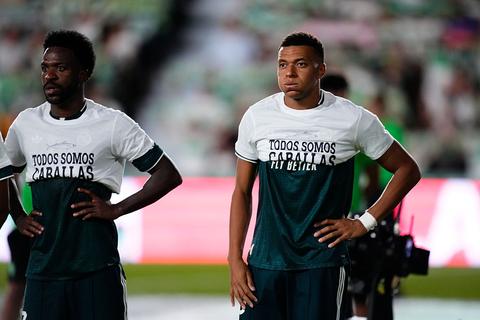 Real Madrid-sterren Kylian Mbappé en Vinicius weigeren mee te doen aan beladen steunbetuiging