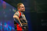 Dimitri Van den Bergh trekt een apart gezicht bij de World Grand Prix. © PDC Darts