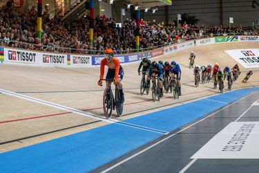 Lorena Wiebes zorgt voor sensatie met goud bij debuut op WK baanwielrennen