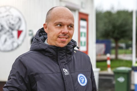 Guus Hiddink over interesse van 'onrustig' Ajax in groot talent: 'Dat moet hij eerst goed afmaken'