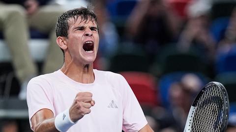 Toptennisser (20) biedt excuses aan na incident in duel met Botic van de Zandschulp: 'Ik was gefrustreerd'