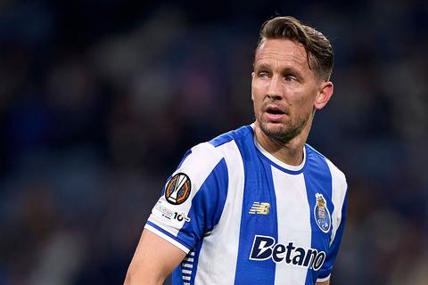 Clubloze Luuk de Jong krijgt bijzonder eerbetoon tijdens Champions League-duel tussen PSV en FC Porto