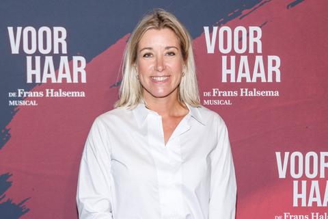 Carrie ten Napel (46) geeft uitleg na groot nieuws over trouwplannen: 'Mijn man is er niet blij mee'