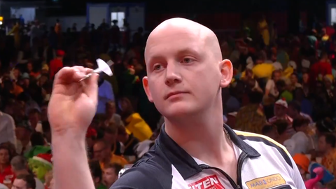 Nederlandse darter (37) maakt ondanks verlies indruk bij debuut op Dutch Darts Open: 'Dit smaakt zeker naar meer'