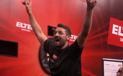 Nederlandse darter zorgt bij debuut op Euro Tour voor sensatie: 'Dit is echt waanzin''