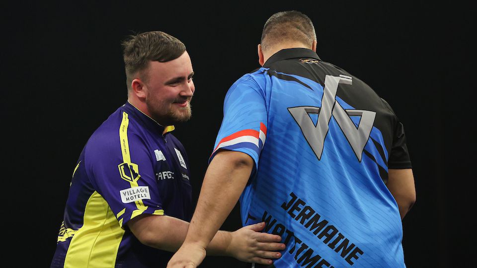 Jermaine Wattimena in vloek en zucht weggevaagd door Luke Littler bij Grand Slam of Darts: 'Pak slaag gekregen'