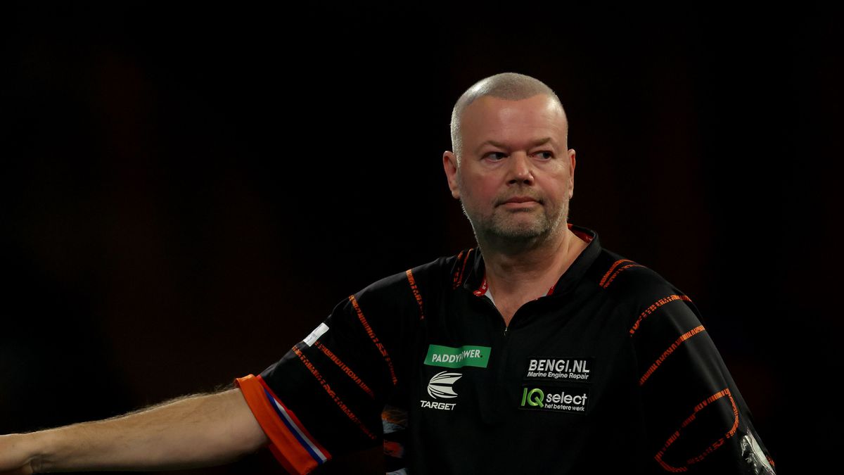 Raymond van Barneveld foetert collega uit: 'Haal die man van tv, dit kan toch niet?'