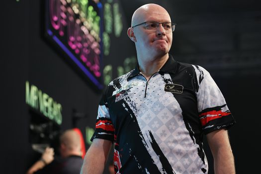 Verrassende halve finalist Grand Slam of Darts moet ochtend in ziekenhuis doorbrengen