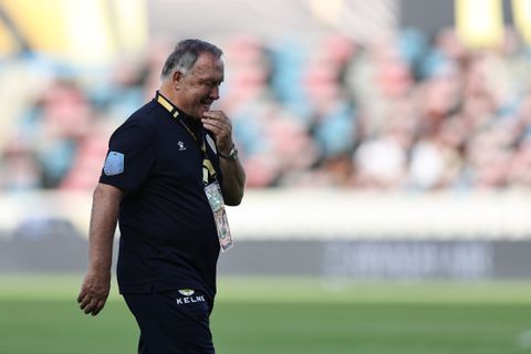 Dick Advocaat is er tóch een beetje bij tijdens cruciaal duel Curaçao: 'Maar familie gaat voor'