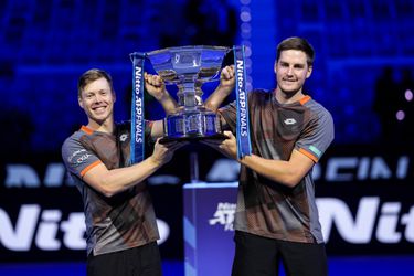 Britse tennisser zet markant krabbeltje onder droomweek: 'Ik ben heel gelukkig met twee partners'