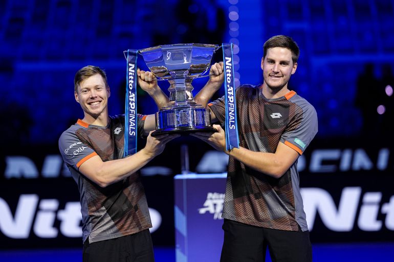 Britse tennisser zet markant krabbeltje onder droomweek: 'Ik ben heel gelukkig met twee partners'