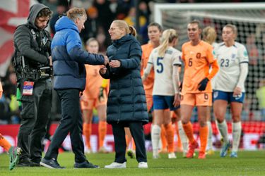 Bijzondere ontmoeting op EK voor Oranje Leeuwinnen: 'We dachten allebei: 'Het zal toch niet?''