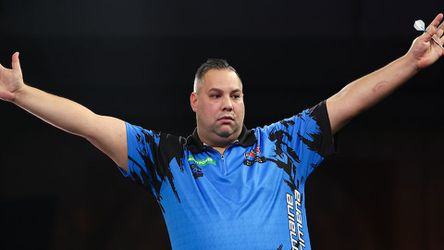 Jermaine Wattimena stunt op WK darts en komt na kerst pas weer terug: 'Lekker gourmetten, ik vreet alles op'