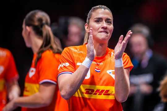 Dit is het salaris van tophandbalsters Estavana Polman en Lois Abbingh: bedrag zorgt voor verbazing