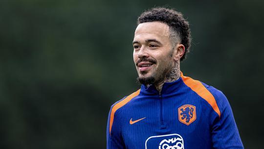 Heuglijk nieuws voor Oranje-international: verdediger vraagt vriendin ten huwelijk