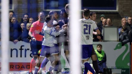 Amateur verliest zijn kop tegen Telstar: Hoek-verdediger komt héél goed weg met geel na rotschop
