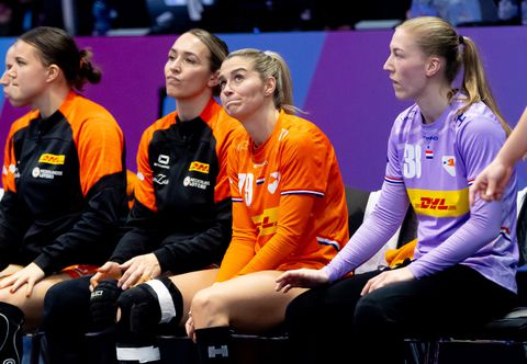 Oranje-handbalsters ontvangen waarschuwing na emotioneel afscheid op WK: 'Geen afgunst en jaloezie'