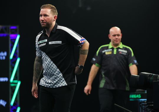 Topdarter Michael van Gerwen duidelijk over landgenoten op WK: 'Allebei grijze muizen'