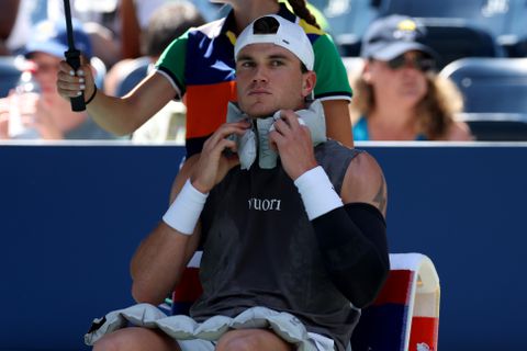 Klagende toptennissers vinden gehoor na bizarre situaties op de baan, bond grijpt in