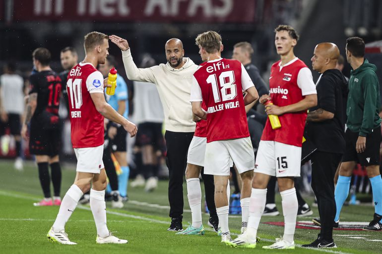 Einde Pascal Jansen bij AZ: al lang ongeslagen tegen Ajax, maar ook rellen en bekerblamages
