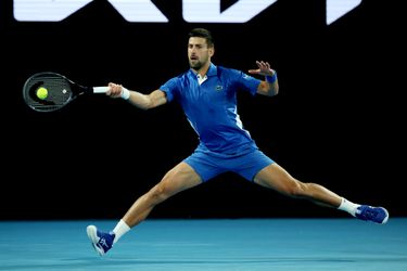 Novak Djokovic draait met moeizame zege opnieuw overuren op Australian Open