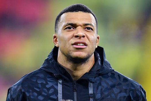 'PSG wil Kylian Mbappé behouden door hem honderd miljoen per seizoen te bieden'