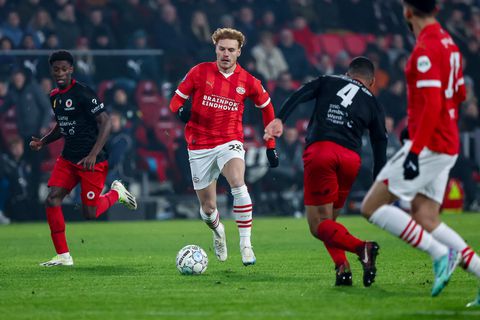 Dit zijn de opstellingen van PSV en FC Twente in de KNVB Beker
