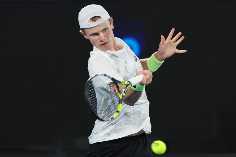 Jesper de Jong kansloos tegen Jannik Sinner op Australian Open