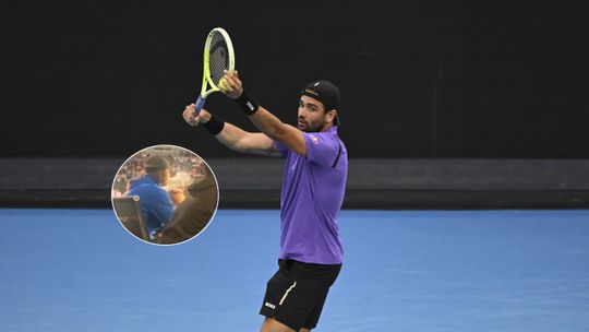 Vader van toptennisser overtreedt verbod bij Australian Open: 'Dacht dat hij er wel mee weg zou komen'